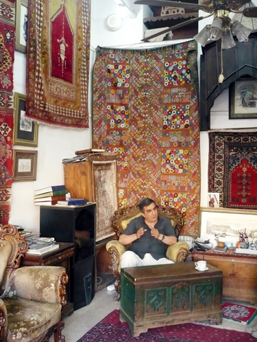 Kaleiçinin Emektar Halıcısı: Mehmet SAĞGÜN