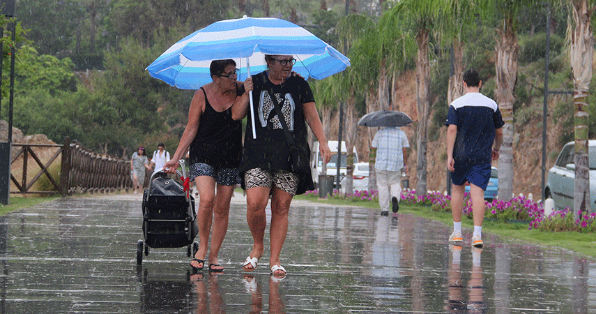  Antalya’da yaz yağmuru 