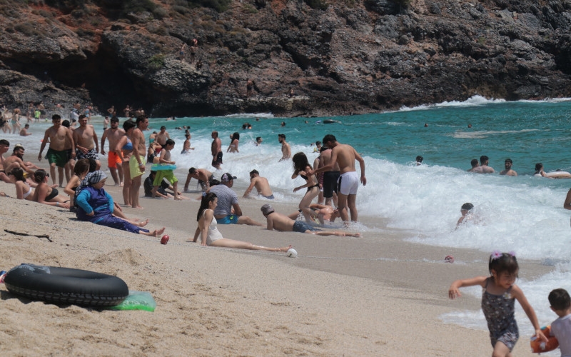 Plajlara yerli turist akını 