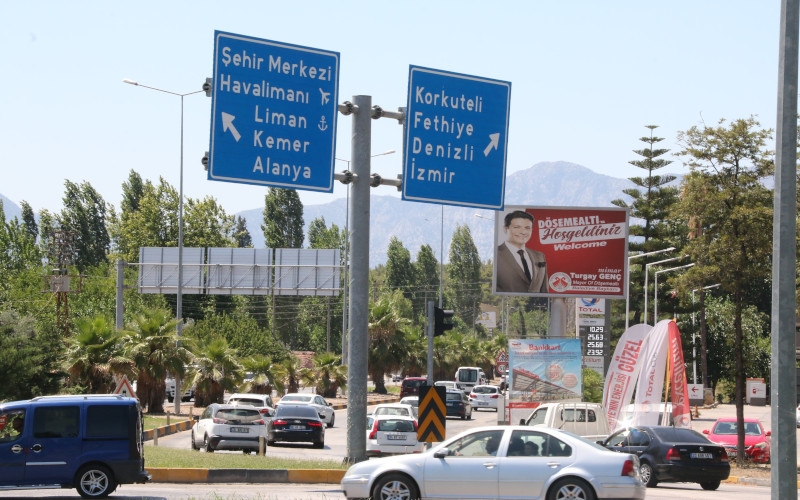 Tatilciler dönüş yolunda: 'Kilit kavşak'ta yoğun trafik 