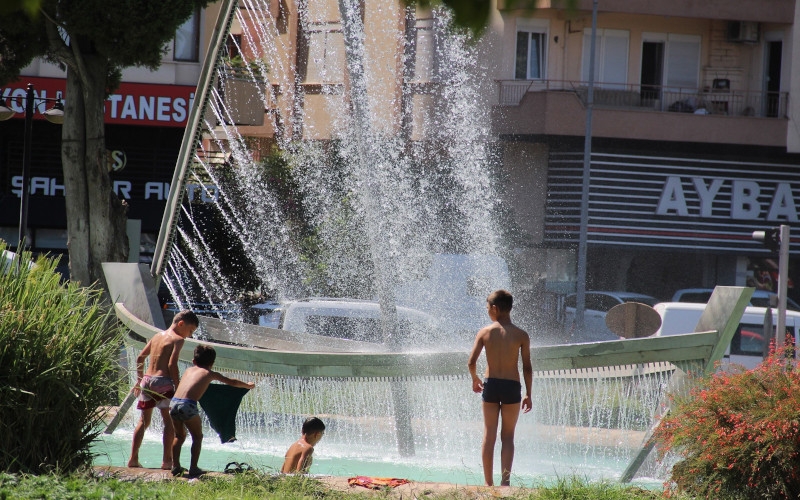 Antalya'da valilikten sıcak saatler uyarısı 