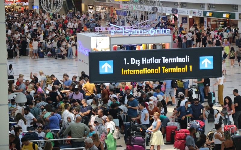 Antalya'ya hava yoluyla gelen turist sayısı 12 milyonu aştı 
