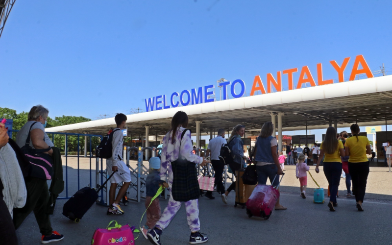 Antalya turizmde 2023'e hızlı giriş yaptı: Geçen yıla yüzde 61,5 fark