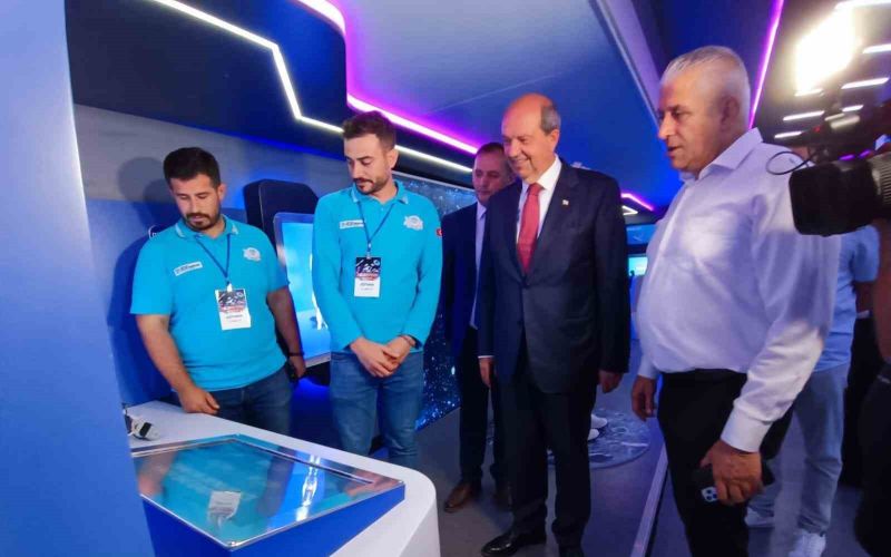 KKTC Cumhurbaşkanı Tatar, Mobil Bilim Teknoloji Tırı’nı gezdi
