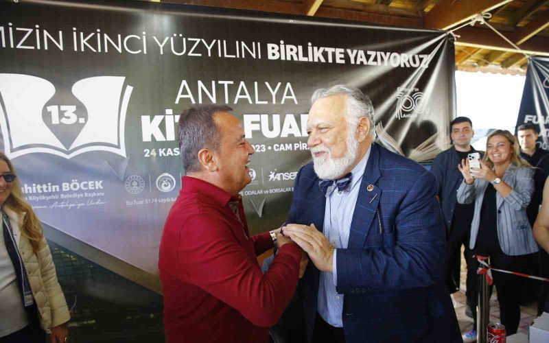 Kitap fuarına yoğun ilgi

