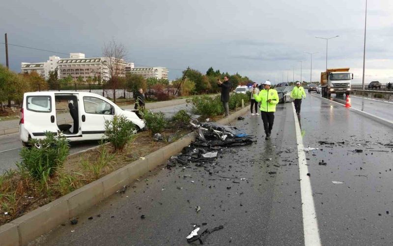 Manavgat-Alanya Karayolunda feci kaza ucuz atlatıldı: 3 yaralı
