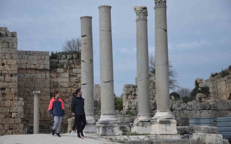 Perge Antik Kenti’nin ziyaretçi sayısı 2023 yılında yüzde 15 arttı
