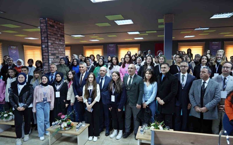 Farklı şehirlerden 120 öğrenci Antalya’da gastronomi için kampa girdi
