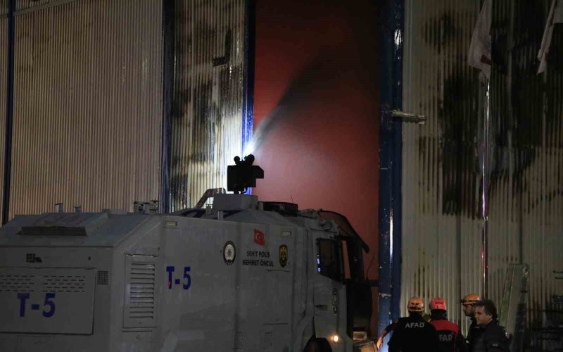 Antalya’daki tersane yangınında 4 tekne yandı, söndürme çalışmaları devam ediyor
