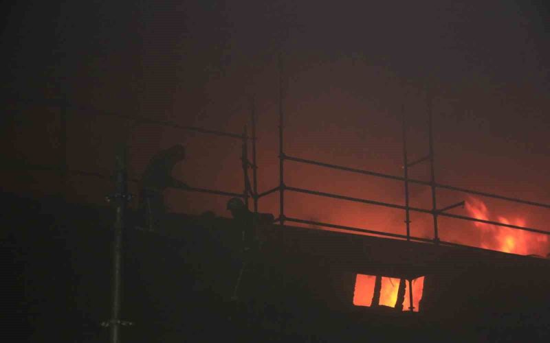 Antalya’daki tersane yangını 3,5 saatte kontrol altına alındı
