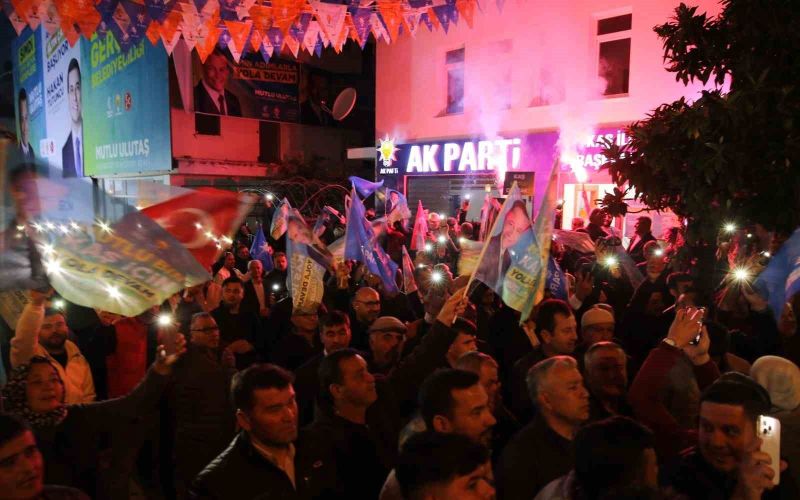 AK Parti Kaş Belediye Başkan adayı Mutlu Ulutaş törenle karşılandı
