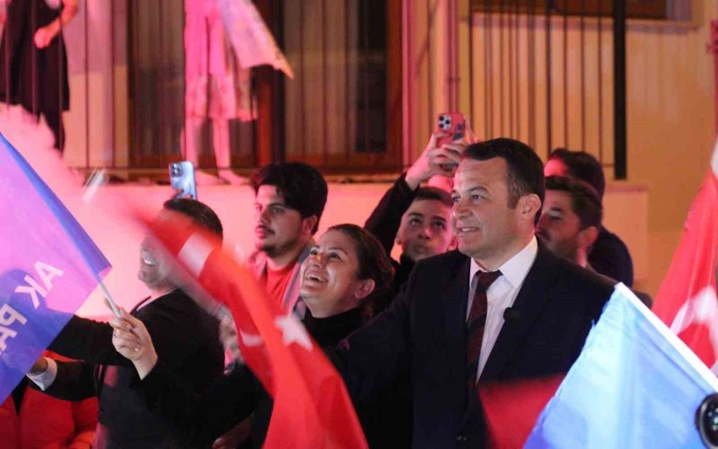 AK Parti Kaş Belediye Başkan adayı Mutlu Ulutaş törenle karşılandı
