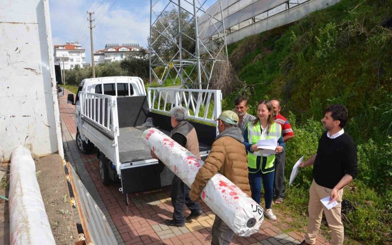 Büyükşehir Belediyesi Alanyalı üreticilerin yaralarını sarıyor
