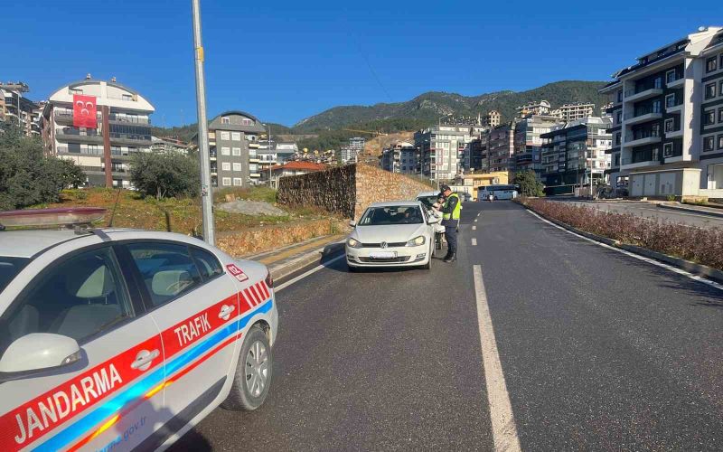 Alanya’da 221 araç ve sürücüsüne 330 bin 750 lira para cezası

