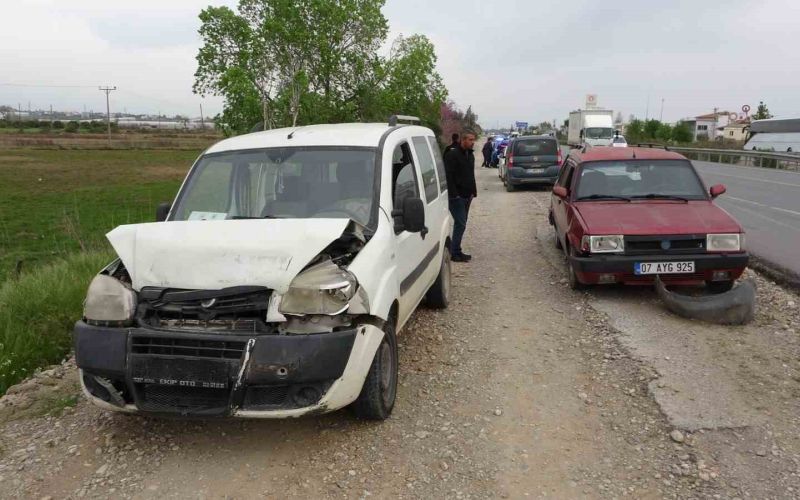 Antalya’da 3 araçlı zincirleme kaza: 1 yaralı
