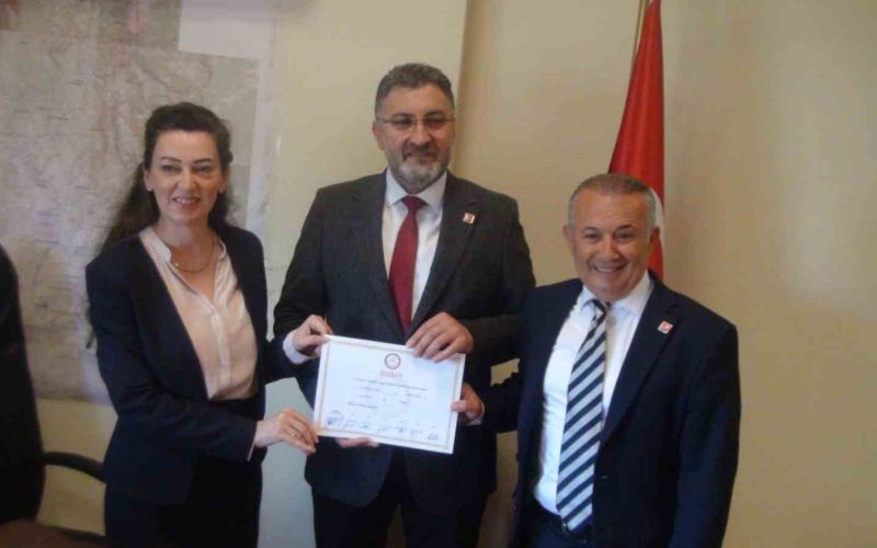 Serik Belediye Başkanı Kumbul törenle mazbatasını aldı
