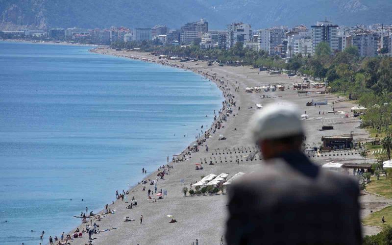 9 günlük bayram tatili Antalya’da Nisan’ı Haziran’a çevirdi
