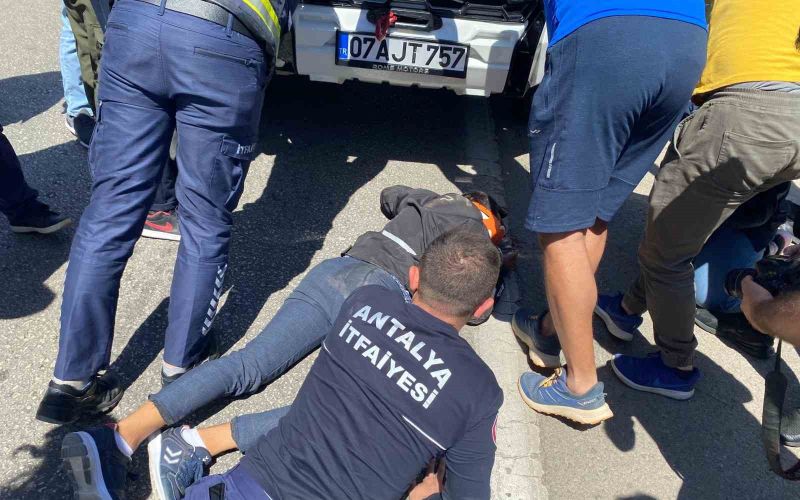 Antalya’da yürekleri ağza getiren kaza: 50 yıllık kamyon şoförünün refleksiyle hayatta kaldı
