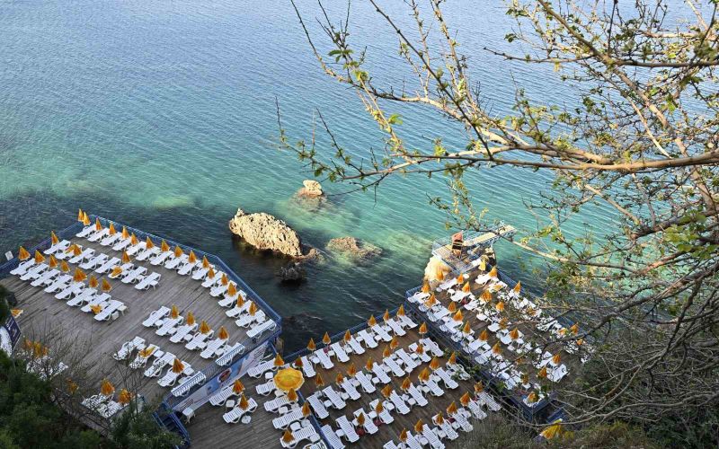 Muratpaşa’nın ünlü plajı sezonu yine ücretsiz açtı
