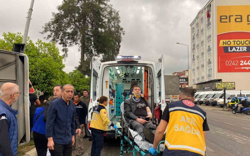 Antalya’da otel servis aracı devrildi: 19 yaralı
