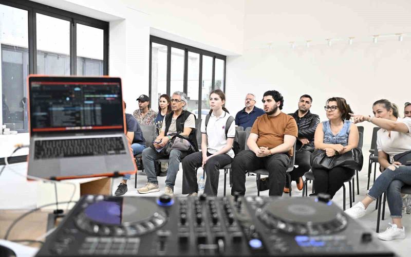 Muratpaşa’da DJ’lik kursuna yoğun ilgi
