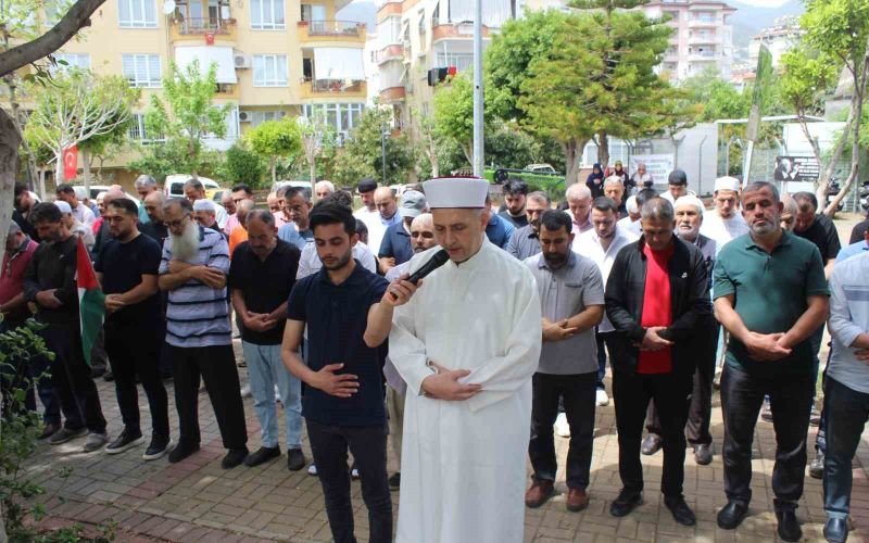 Alanya’da Gazze’de hayatını kaybeden Müslümanlar için gıyabi cenaze namazı kılındı
