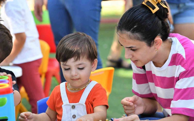 Antalya’da babalara özel “bebek bezi bağlama yarışması”
