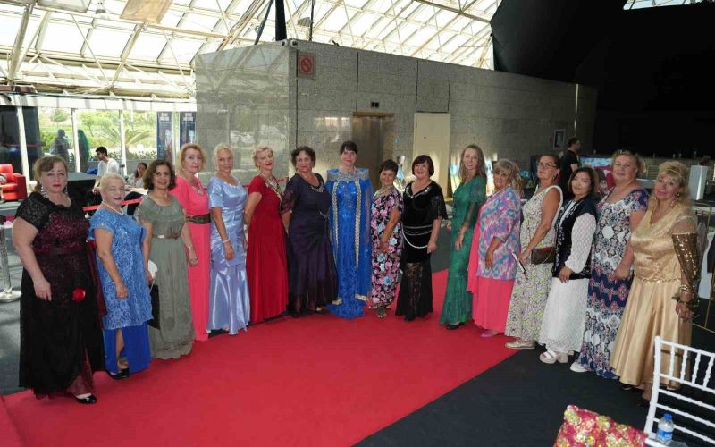 32 farklı ülkenin kıyafetleri Antalya’da
