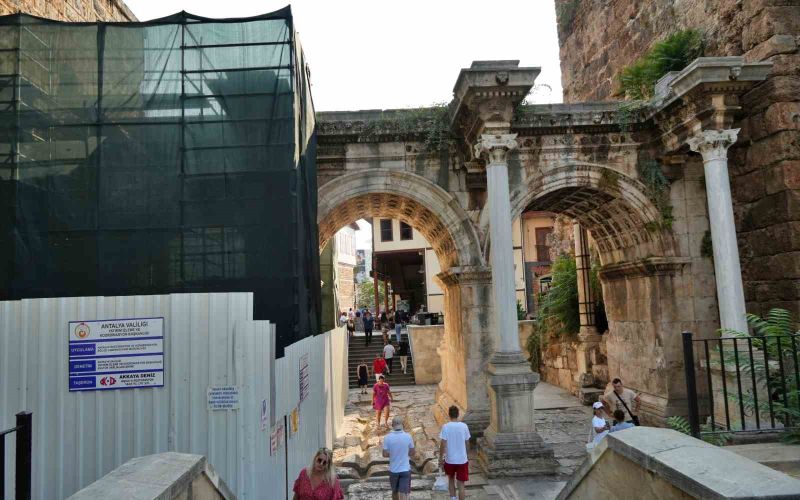 Antalya’nın sembolü Hadrian restore edilecek

