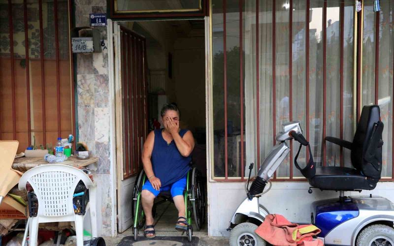 Engelli kadın evinden tahliye kararıyla gözyaşlarına boğuldu: Gülücükler saçtığı yuvasından ağlayarak çıktı
