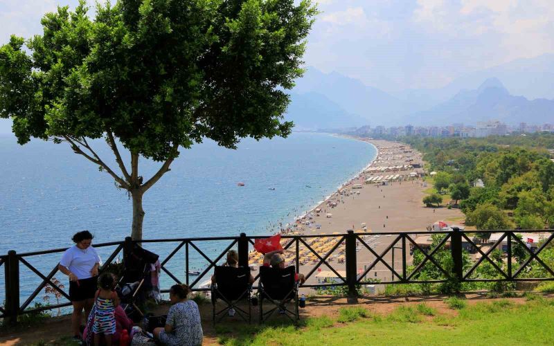 Antalya 12 saat içinde 4 mevsimi yaşadı
