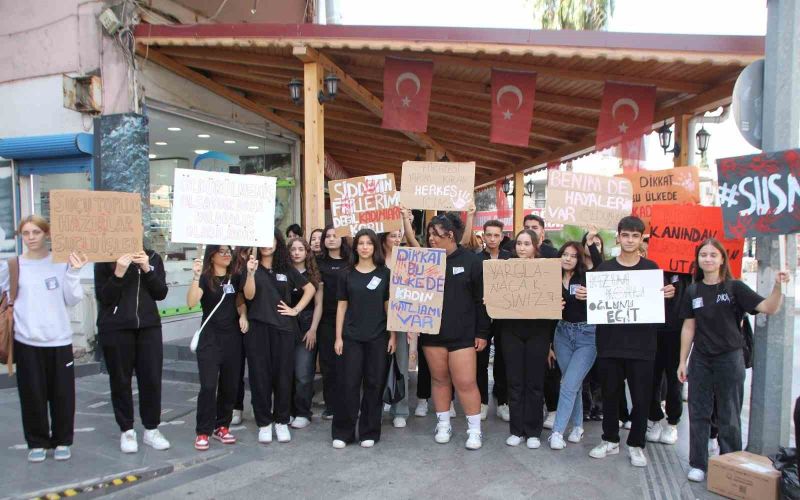 Serik’te öğrencilerden farkındalık yürüyüşü
