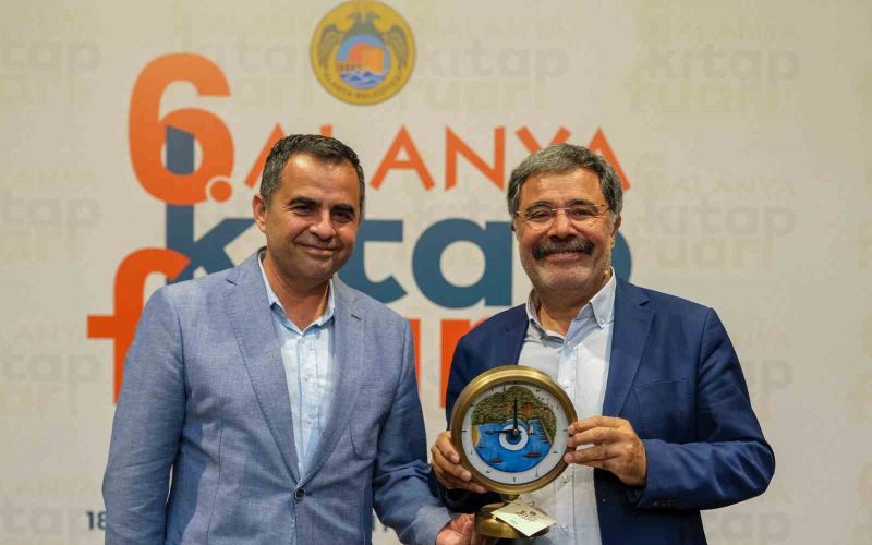 Alanya Kitap Fuarı’na büyük ilgi
