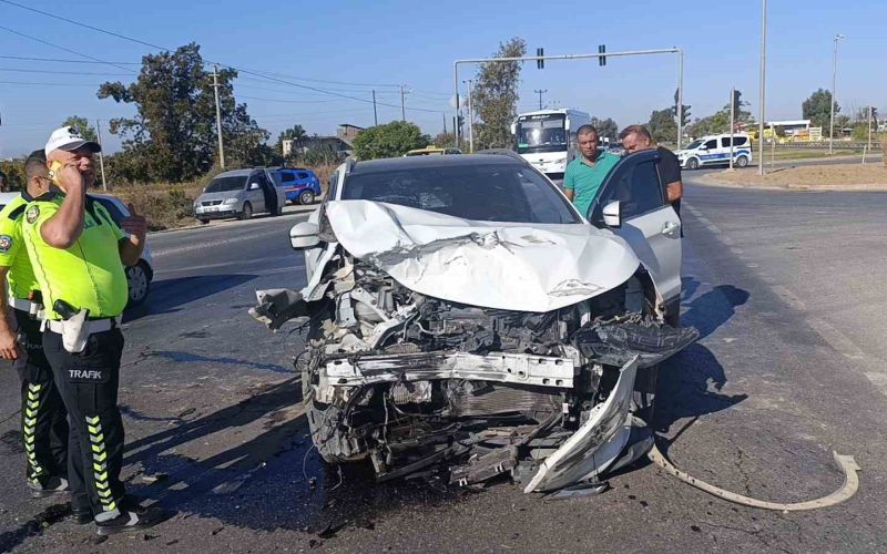 Arızalanan trafik ışıkları kazaya sebep oldu: 5’i çocuk, 9 yaralı
