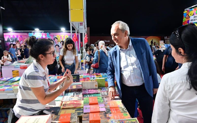 Başkan Kocagöz’den gençlere kitap okuma tavsiyesi
