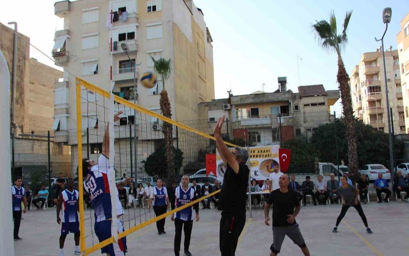 Kumluca’da öğretmenler arası voleybol turnuvası düzenlendi
