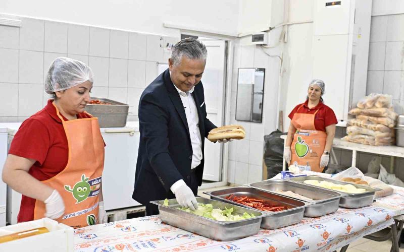 Muratpaşa Belediyesi’nden, okul menüsü desteği
