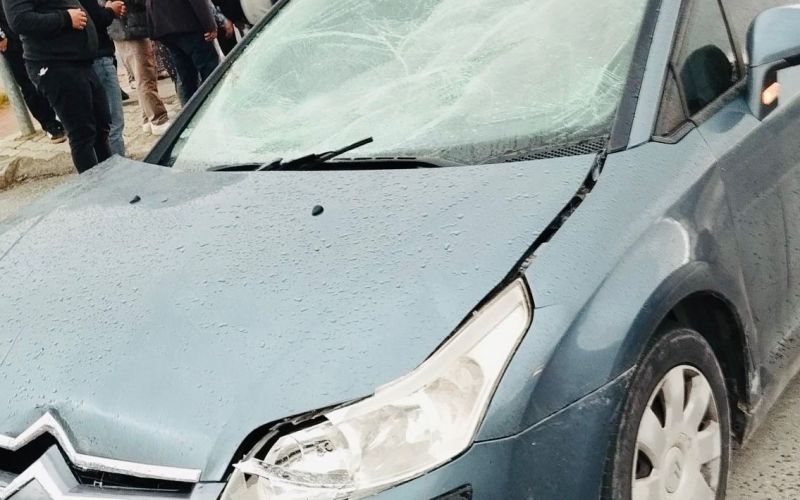 Antalya’da otomobil ve motosiklet çarpıştı: Anne ve 3 çocuğu yaralandı
