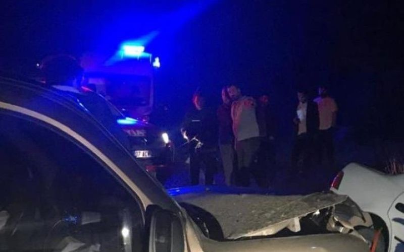 Gazipaşa-Anamur yolunda iki otomobil kafa kafaya çarpıştı: 1 ölü, 1’i ağır 4 yaralı
