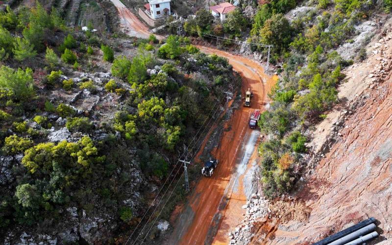 Alanya Belediyesi’nden yağmurda kapanan yollara anında müdahale
