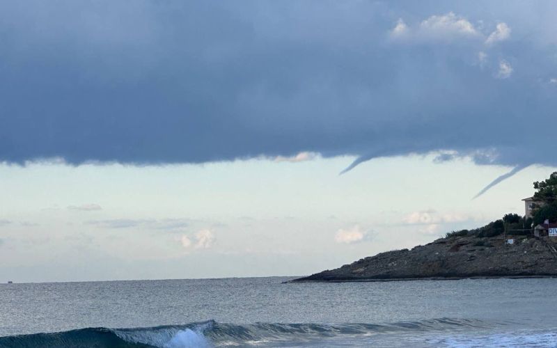 Alanya’da aynı anda çıkan iki hortum kamerada
