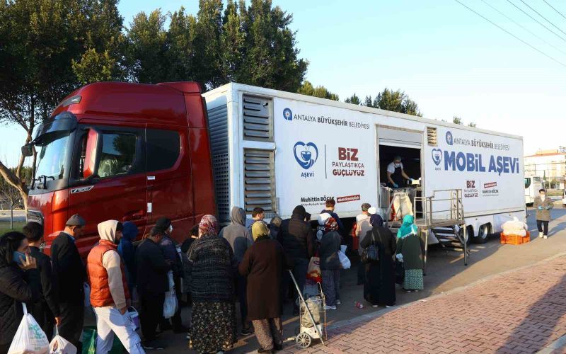 Büyükşehir’den Ramazan ayının ilk gününde sıcak yemek ikramı
