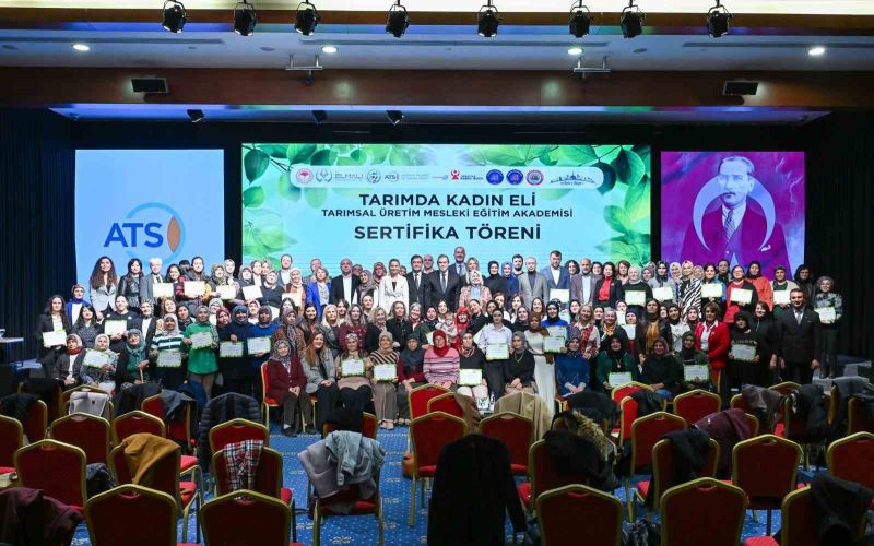 Kadın eli tarıma değdi: 100 kadın çiftçi sertifikalarını aldı
