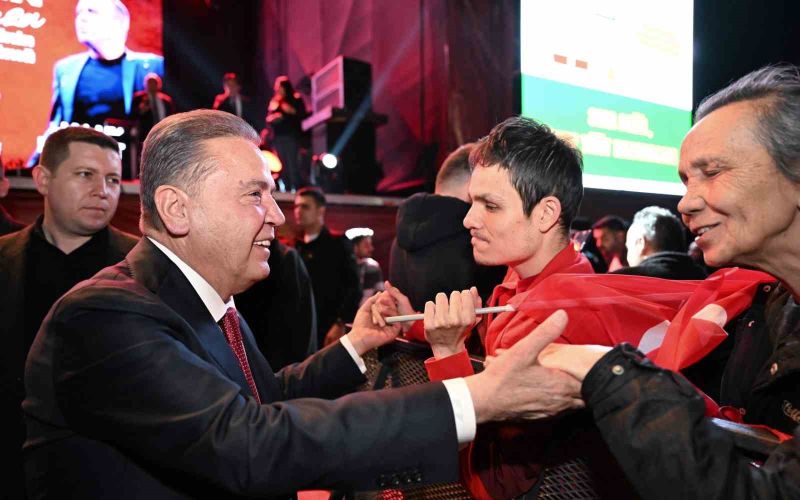 Atatürk’ün Antalya ziyaretinin yıldönümünde Haluk Levent coşkusu
