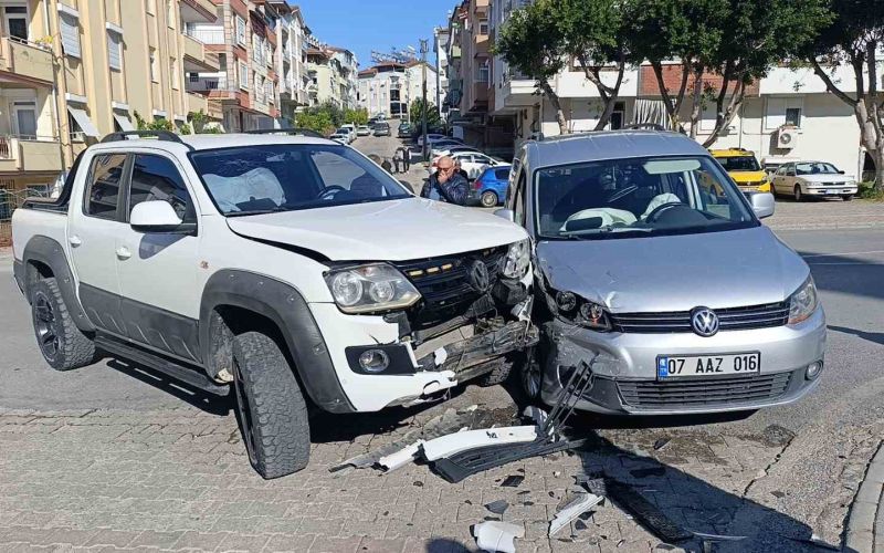 Manavgat’ta trafik kazası: 3 yaralı
