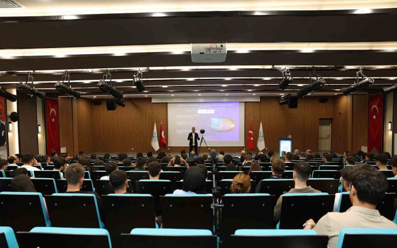 ALKÜ’de uzman isimler öğrencilerle buluştu
