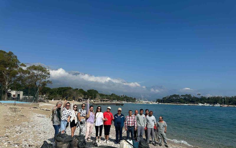 Kemer’de yabancı uyruklu kadınlardan temizlik faaliyeti
