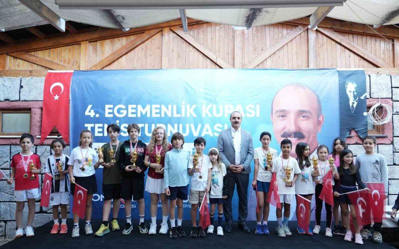 Şampiyon çocukların ödülleri başkan Kotan’dan
