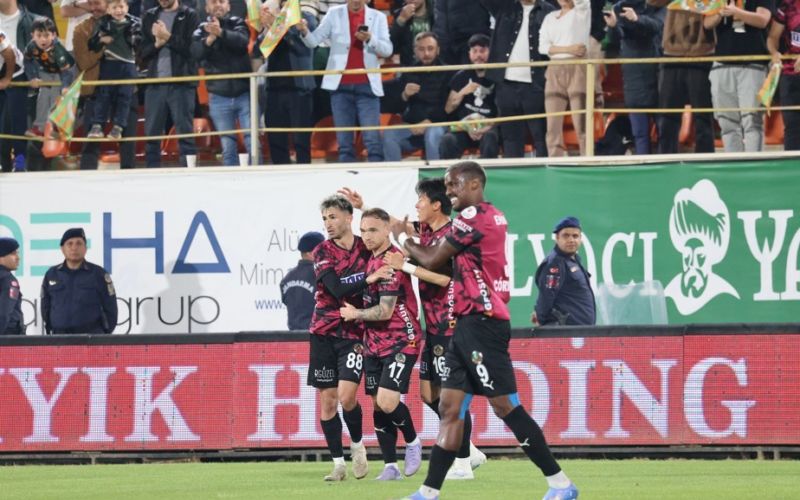 Trendyol Süper Lig: Alanyaspor: 1 - Samsunspor: 0 (İlk yarı)
