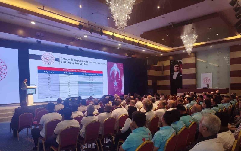 Antalya’da 300 turizm şoförüne yol güvenliği eğitimi verildi
